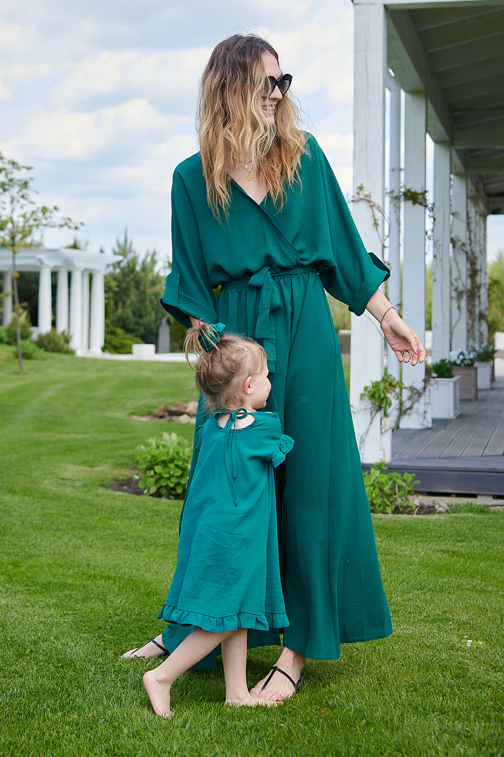 Długa sukienka z wiązaniem Emerald Dream - Image 26