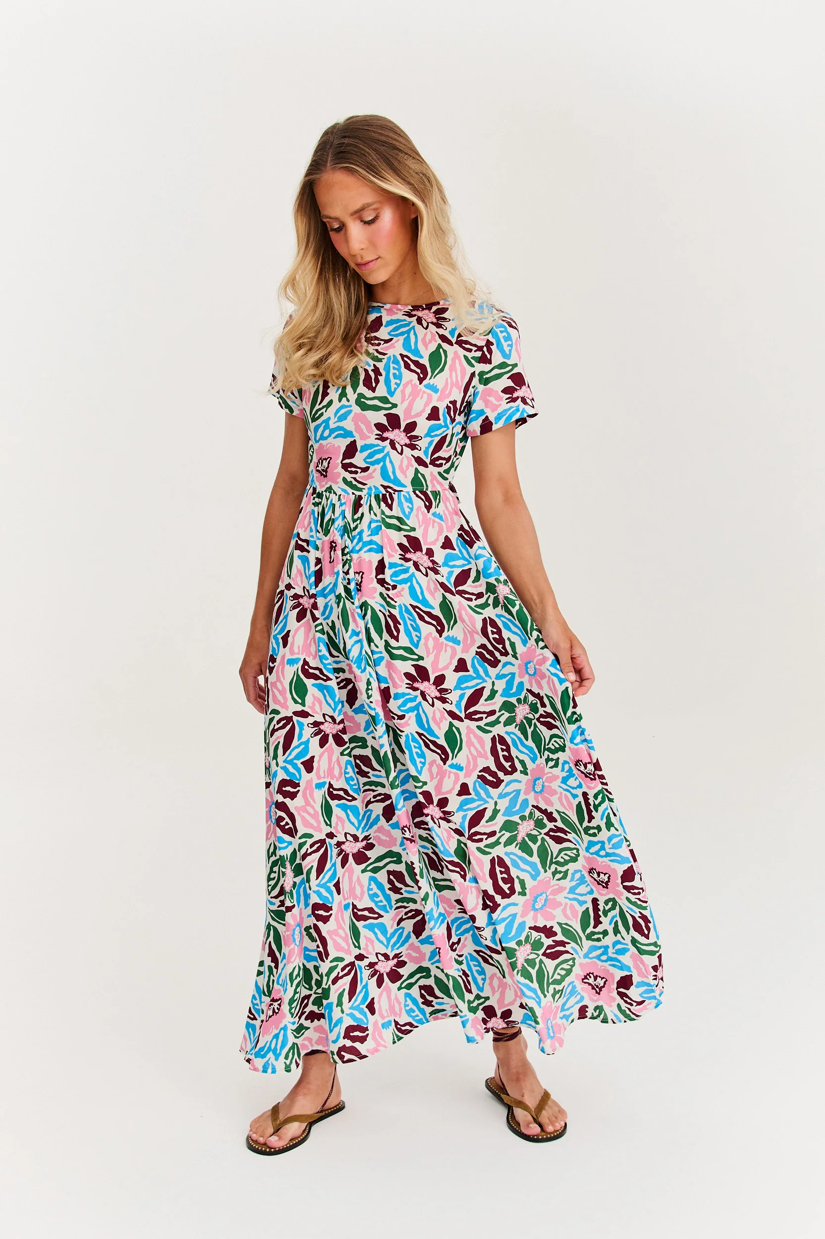 Sukienka maxi z odkrytymi plecami Dancing Petals - Image 6