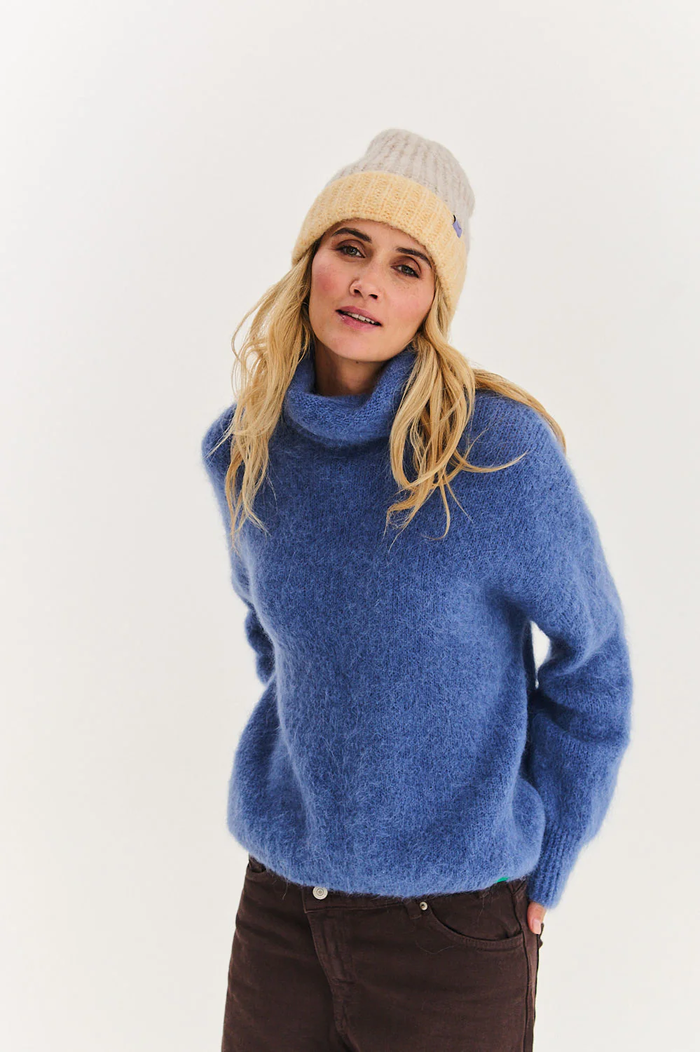 Sweter z golfem Clouded Light - Image 12