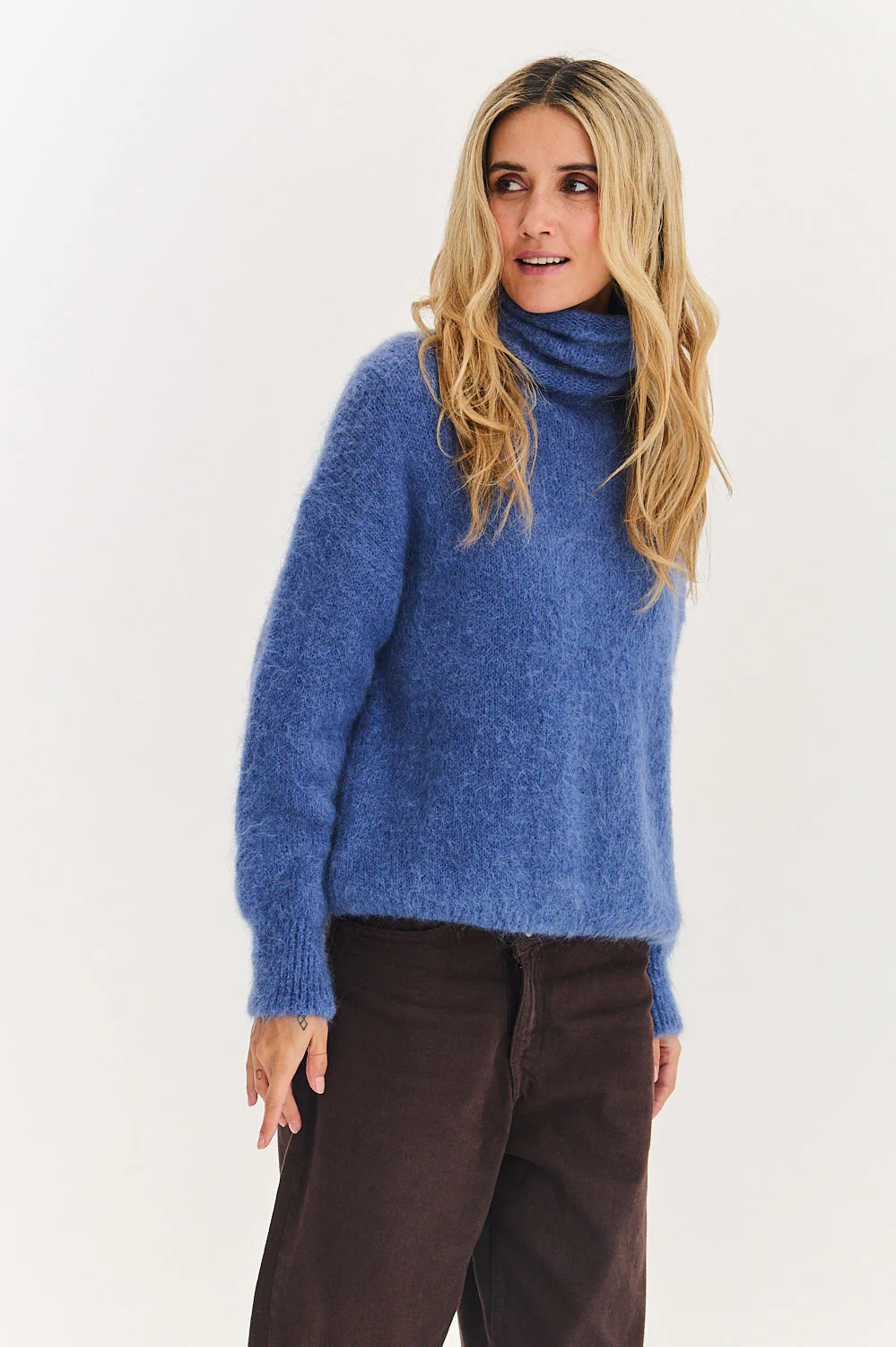 Sweter z golfem Clouded Light - Image 15