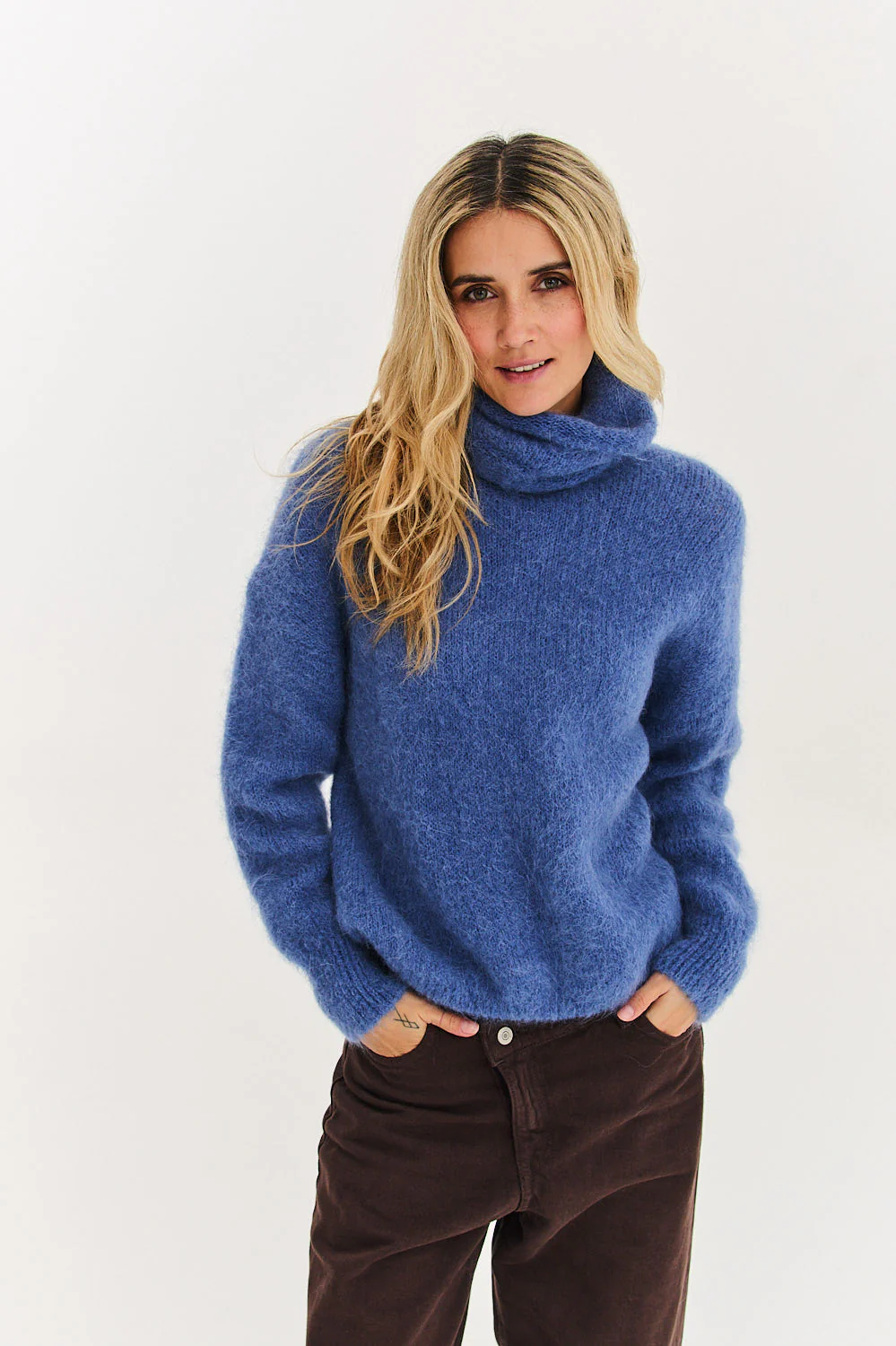 Sweter z golfem Clouded Light - Image 8