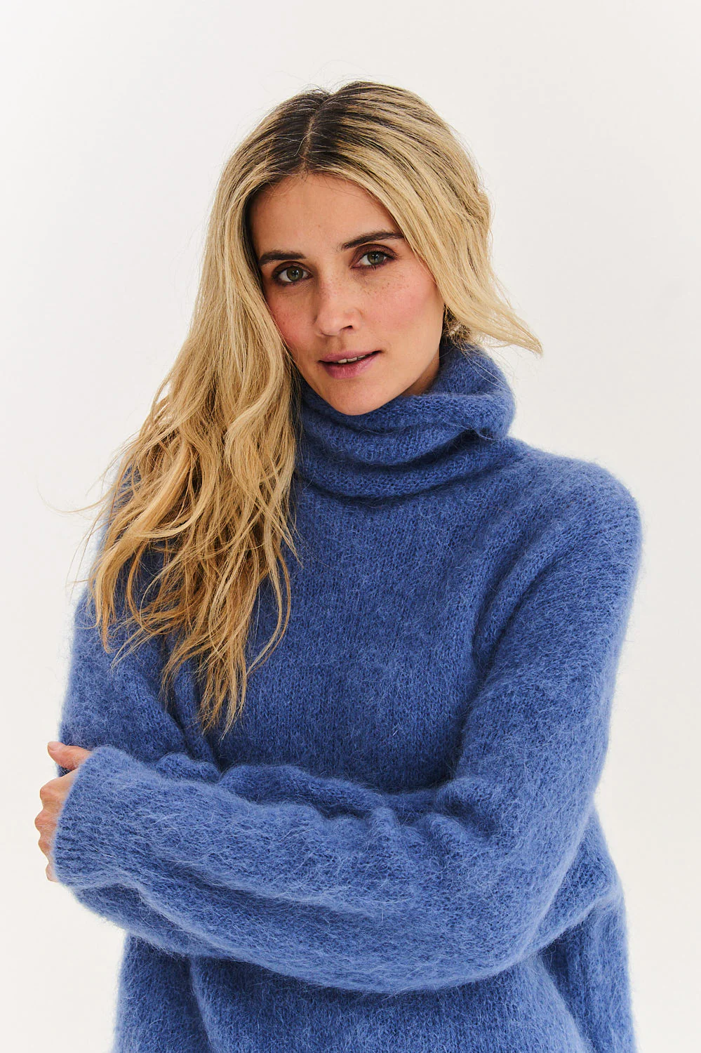 Sweter z golfem Clouded Light - Image 9