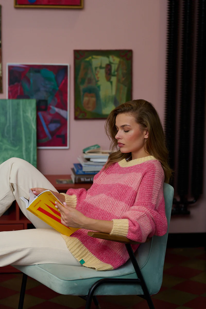 Sweter z wełną Strawberry Cream - Image 23