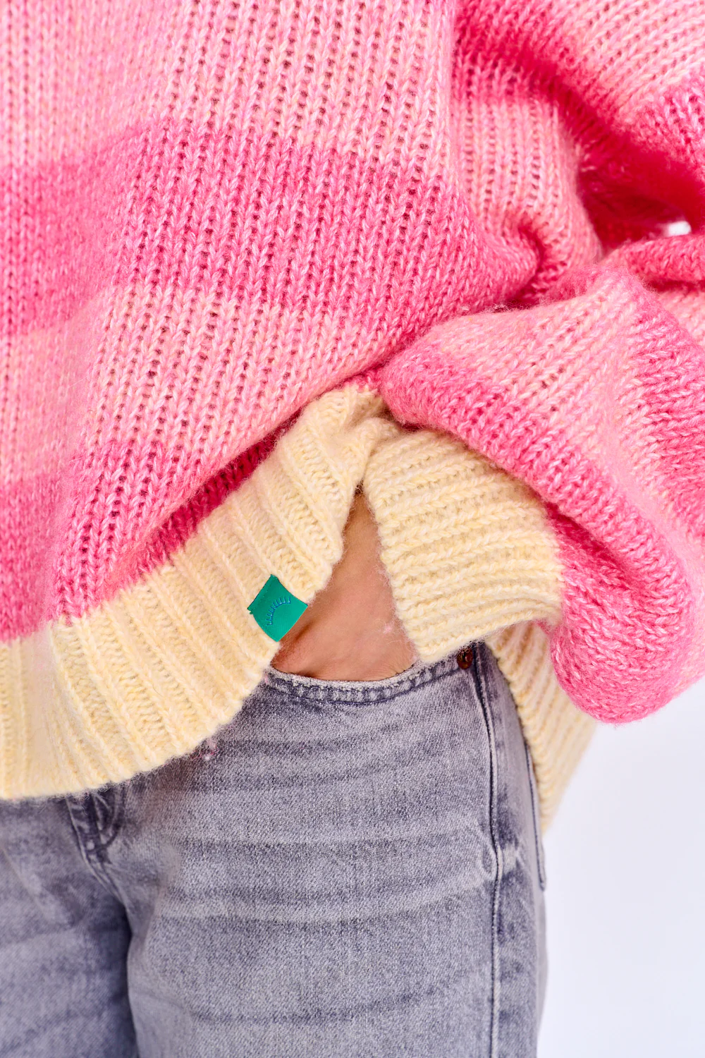 Sweter z wełną Strawberry Cream - Image 7