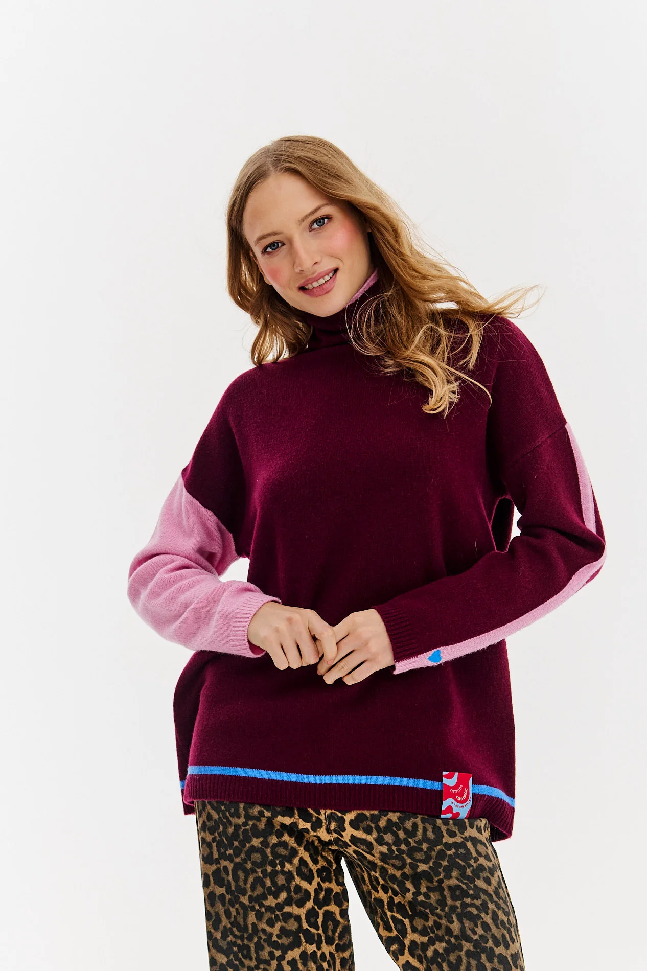 Wełniany sweter z golfem Rose Whisper - Image 10