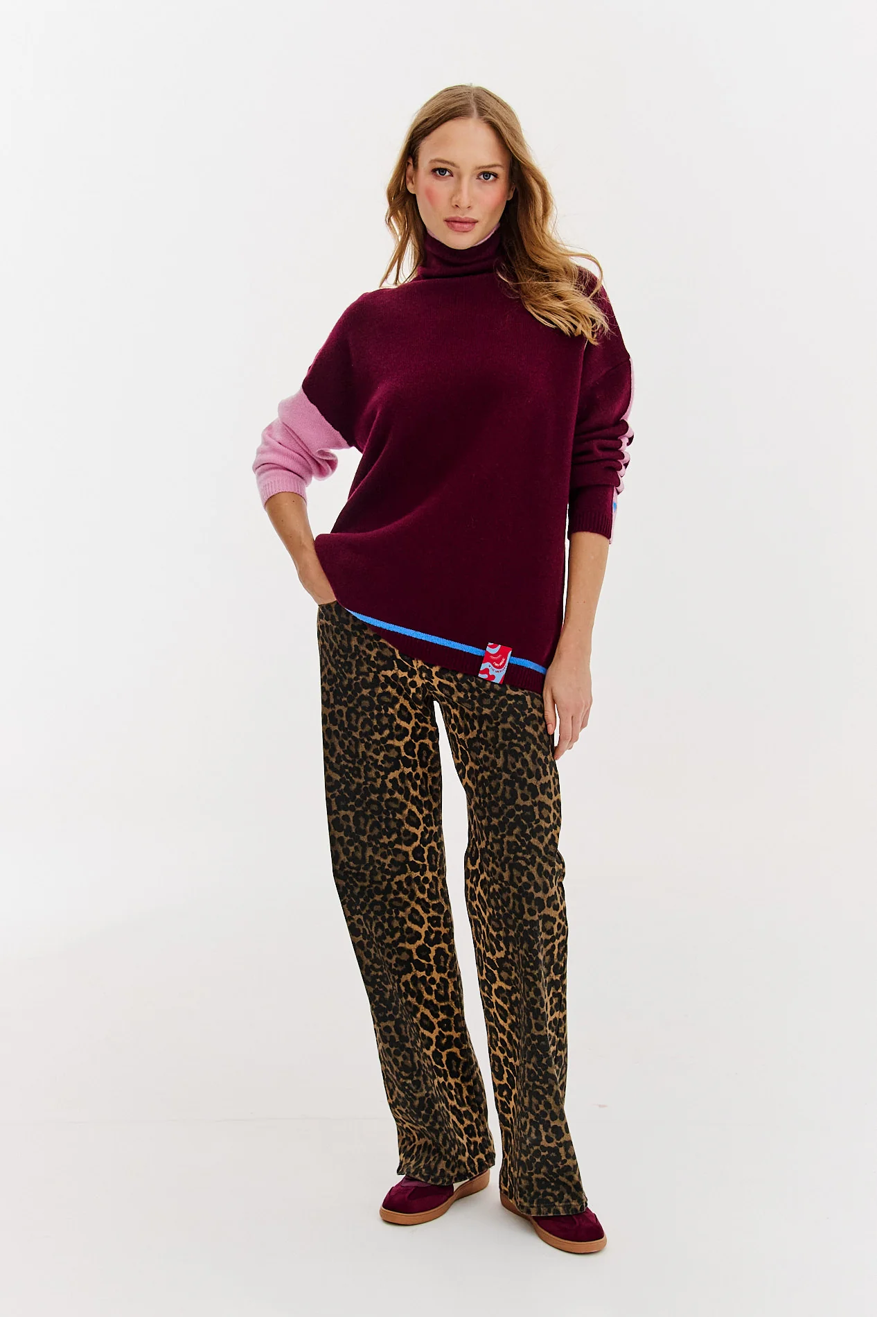 Wełniany sweter z golfem Rose Whisper - Image 13