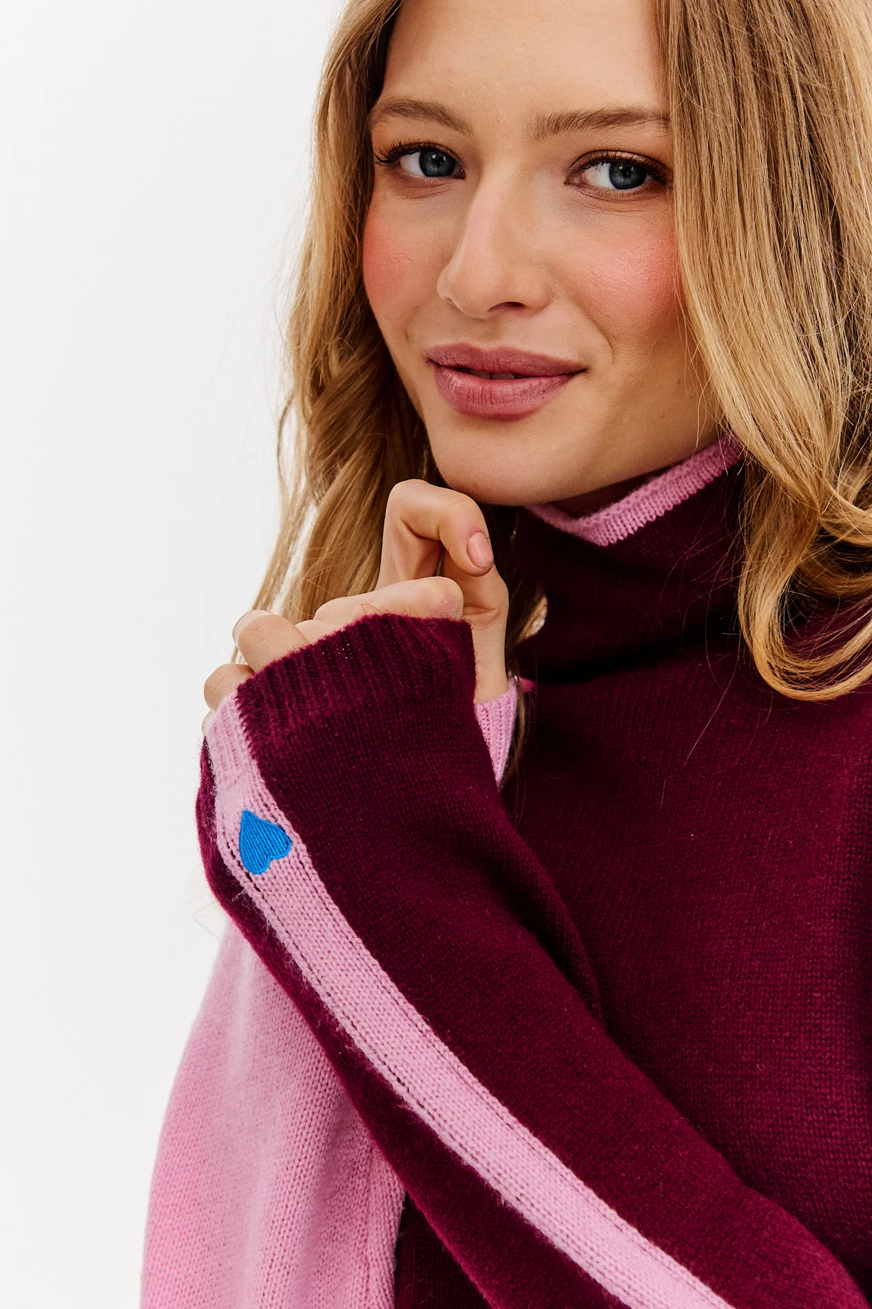 Wełniany sweter z golfem Rose Whisper - Image 3
