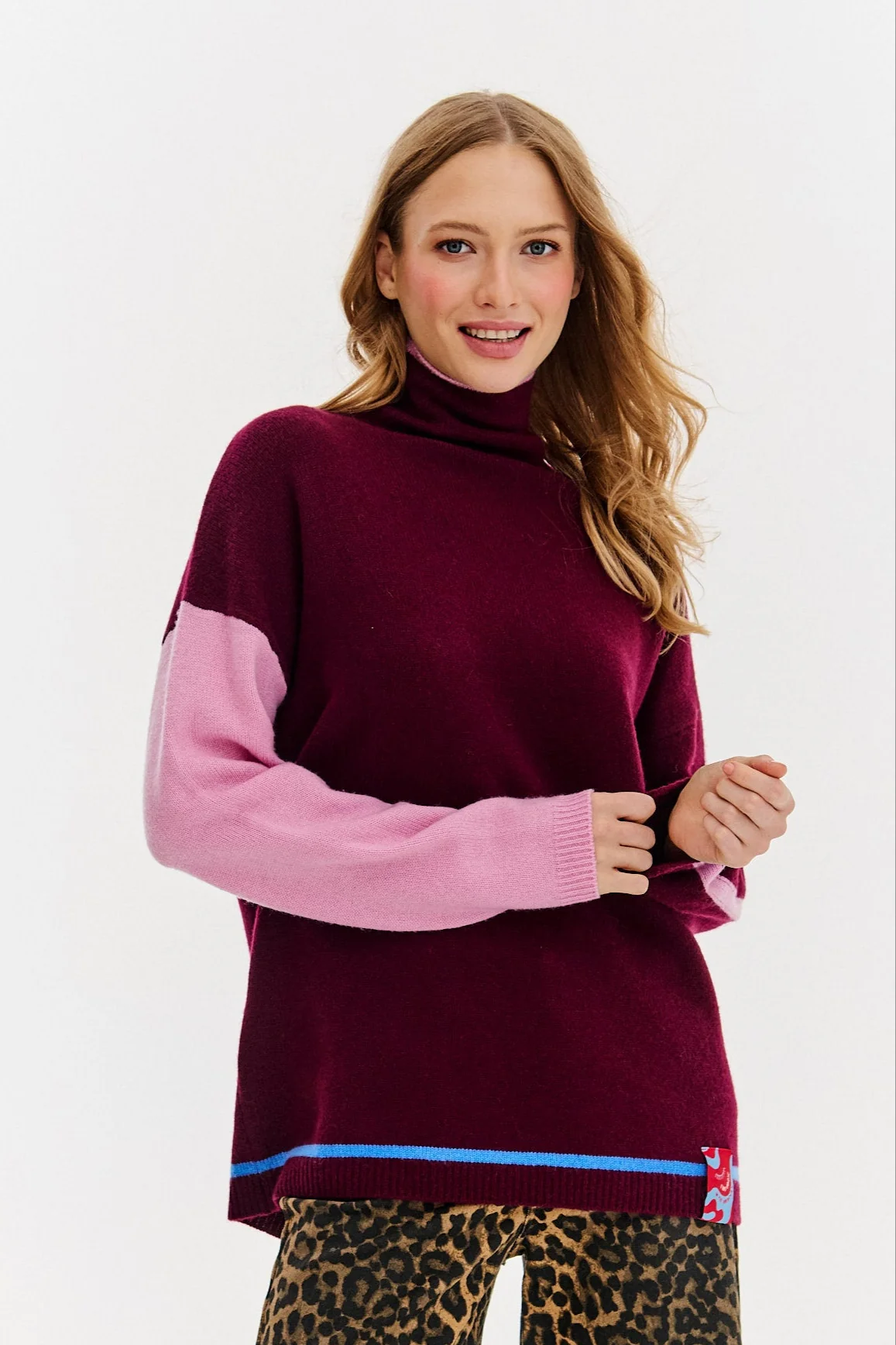 Wełniany sweter z golfem Rose Whisper - Image 6