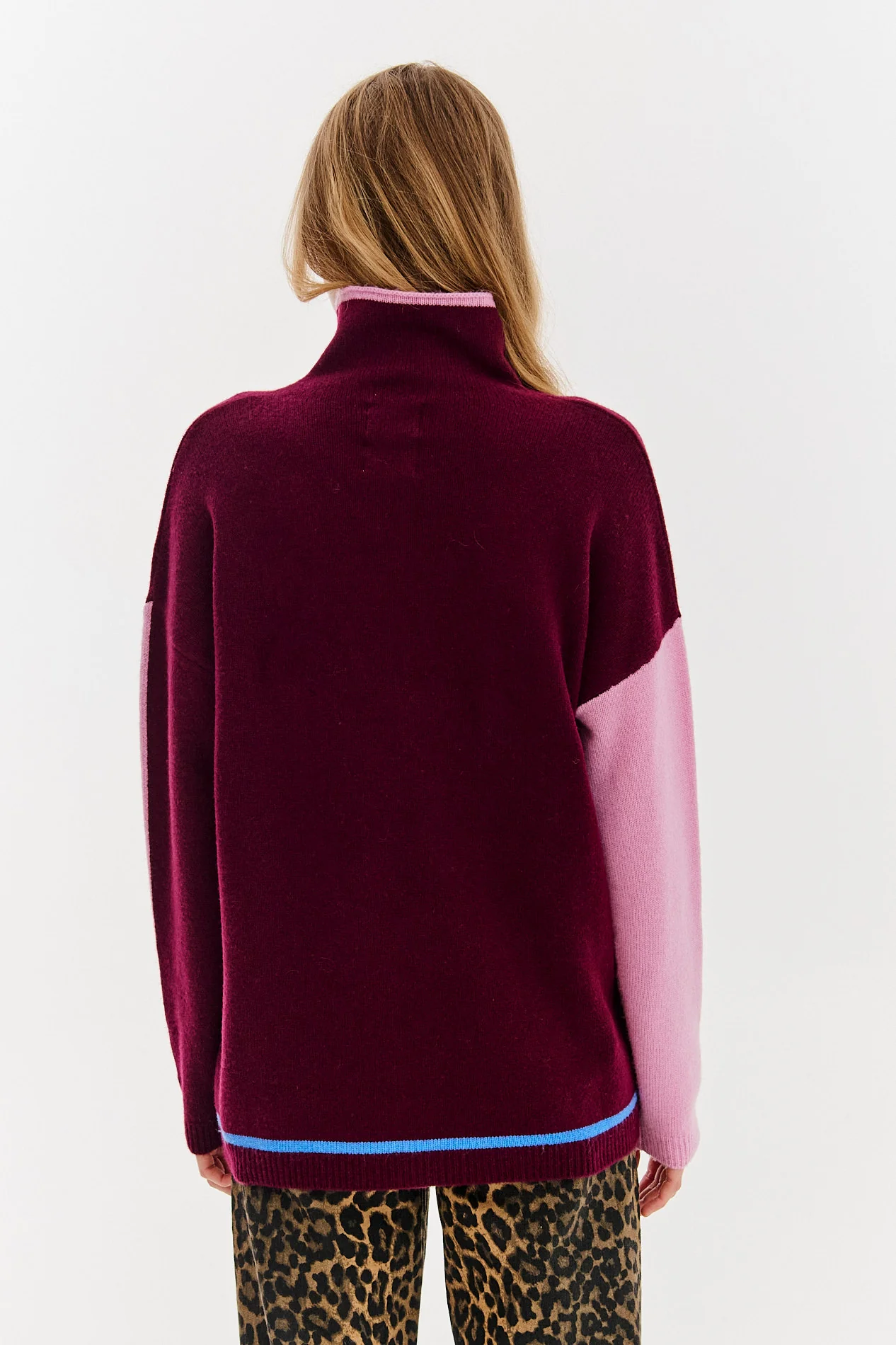 Wełniany sweter z golfem Rose Whisper - Image 8