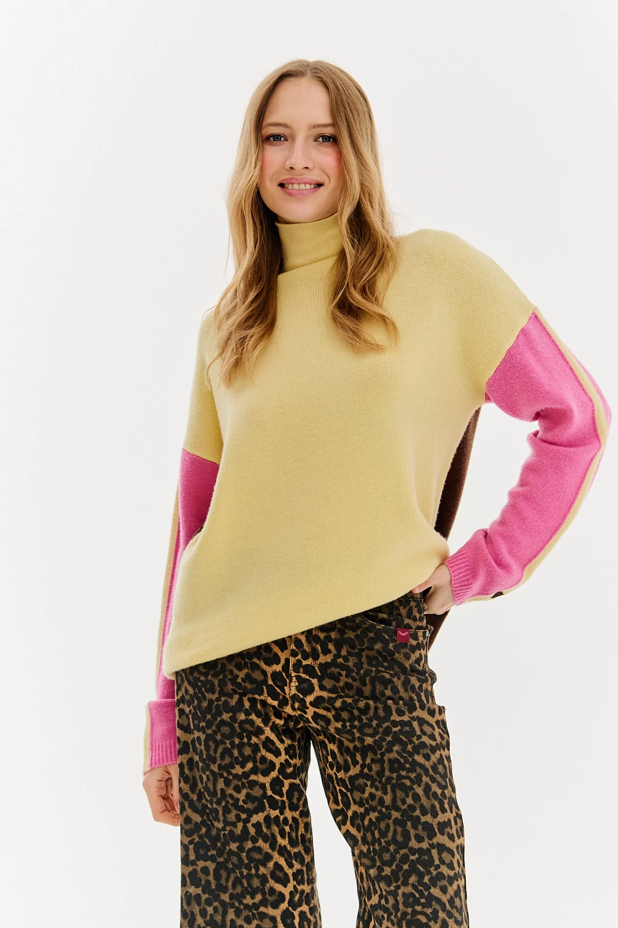 Wełniany sweter z golfem Shine Bright - Image 6